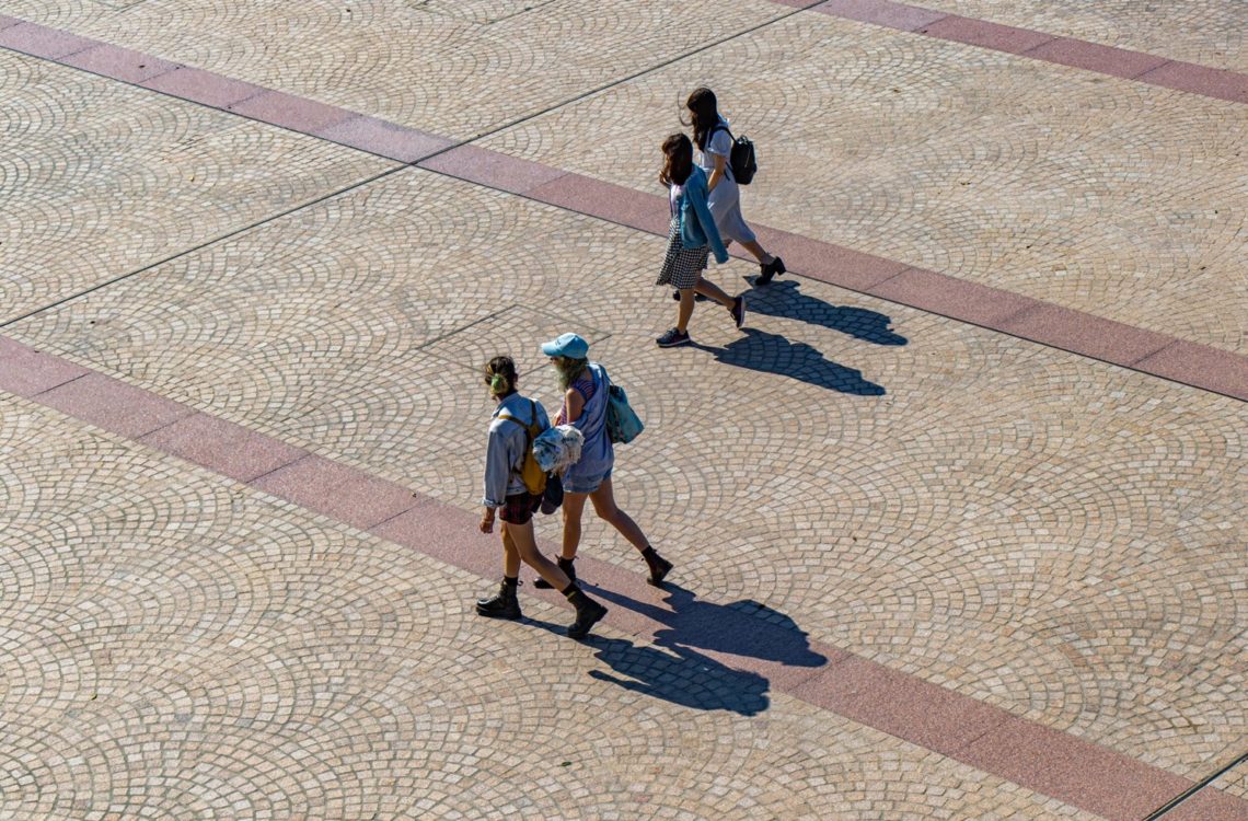 Menschen in Australien unterwegs