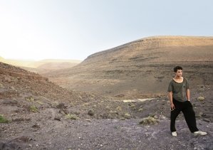 Ben (Samuel Schneider) und die unendlichen Weite der Landschaft Marokkos.