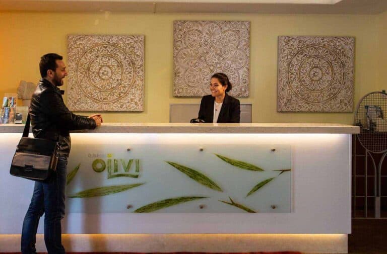 Mitarbeiter Rezeption (m/w/d) im Club Hotel am schönen Gardasee, Italien gesucht